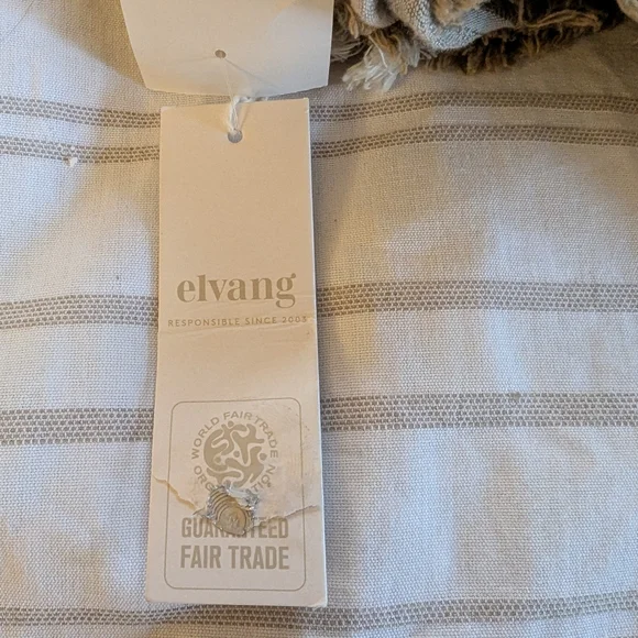 Elvang Dahlia throw blanket bottle green organic cotton linen blend - Picture 3 of 7